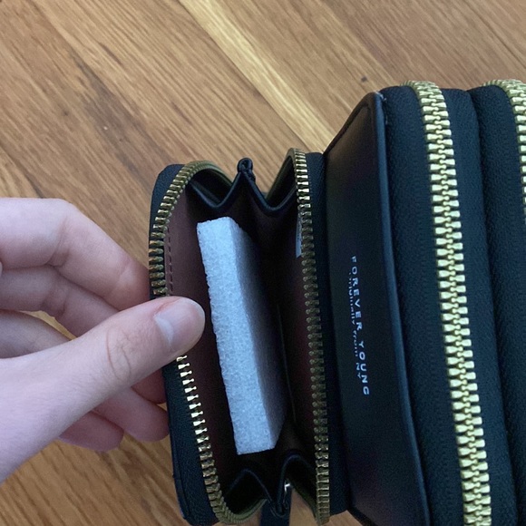 forever young black crossbody bag brand new! - Picture 3 of 7